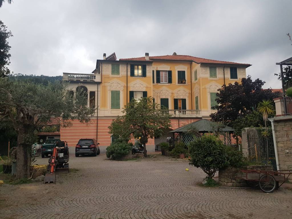 Villa Bifamiliare in vendita ad Albisola Superiore
