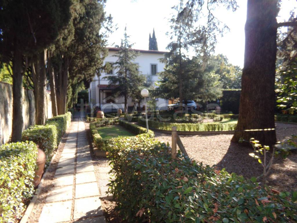 Villa in vendita a Firenze via Gabriele d'Annunzio