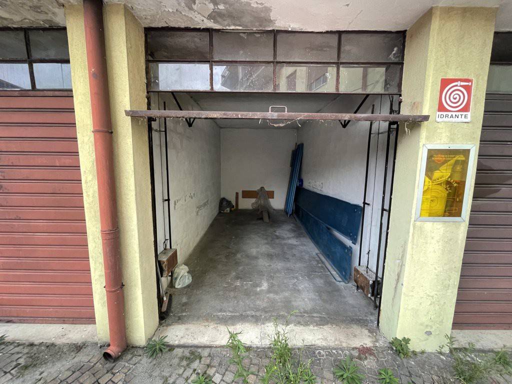 Garage in vendita a Gallarate via Giovanni Segantini