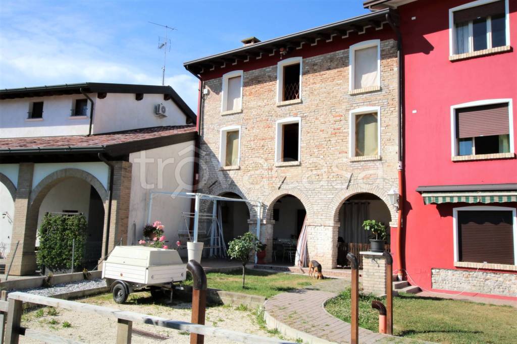 Casa Indipendente in vendita a Gruaro via Molino, 9