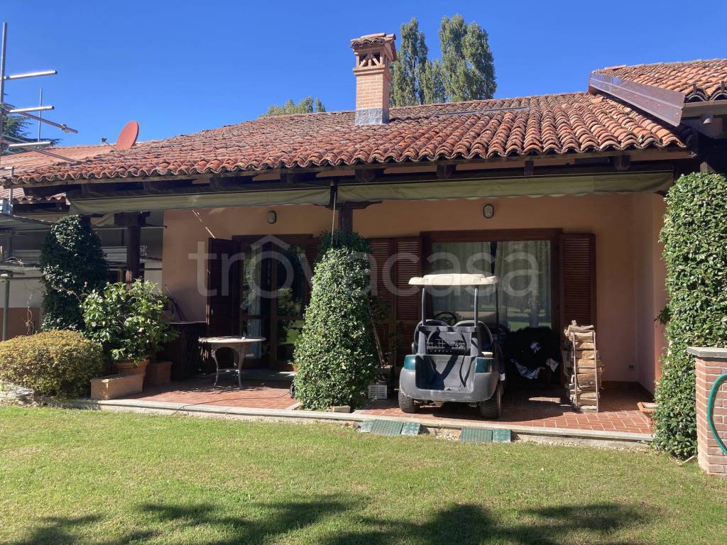 Villa a Schiera in vendita a Cherasco via Fraschetta, 34