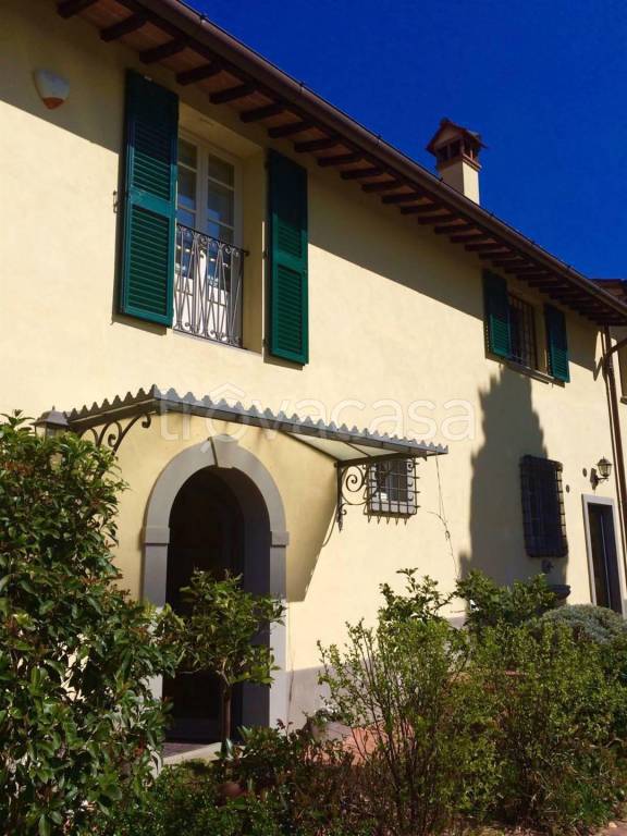 Colonica in vendita a Poggio a Caiano via Giotto