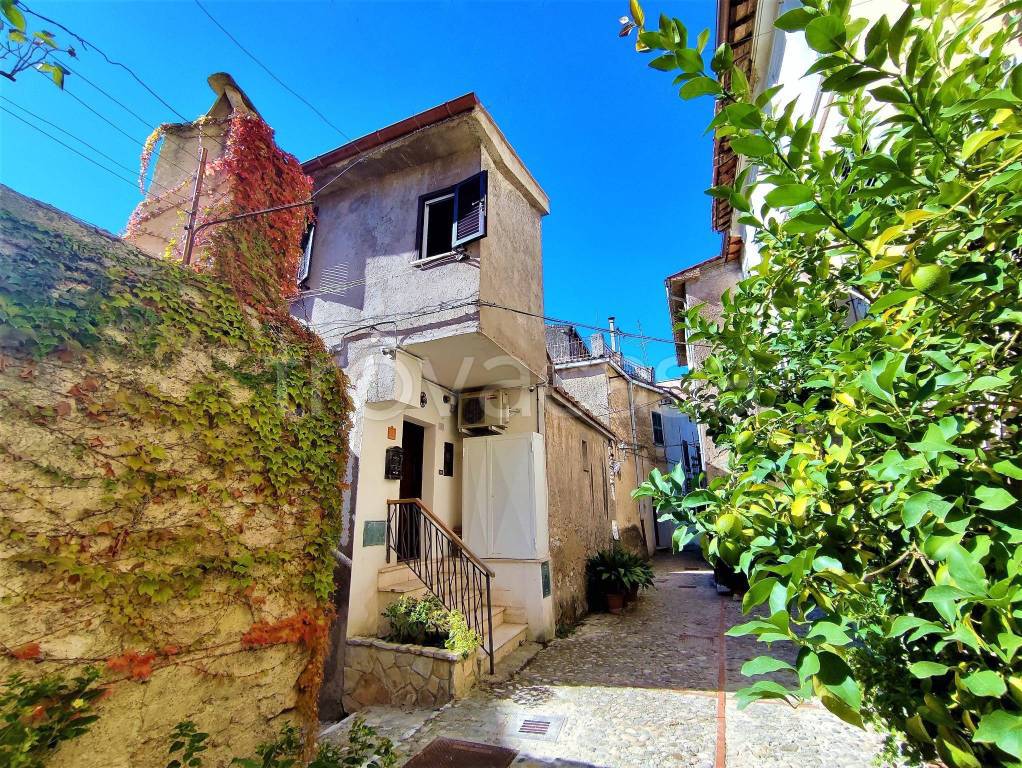 Casa Indipendente in vendita a Poggio Mirteto via Campo de' Fiori