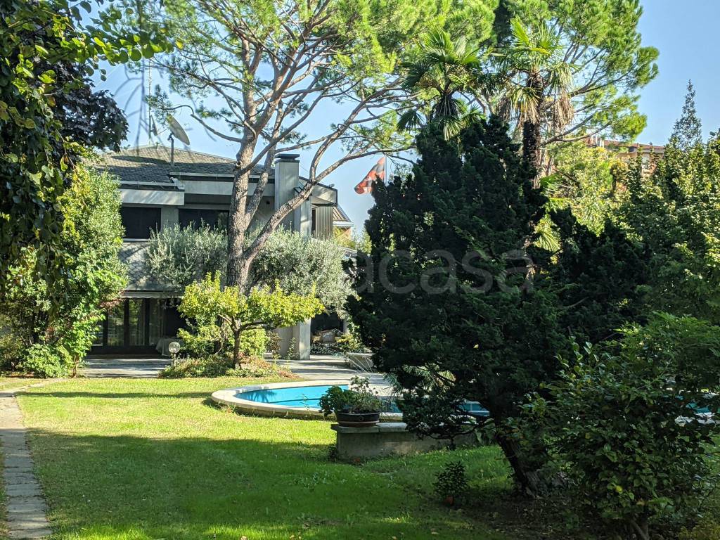 Villa Bifamiliare in vendita a Paderno Dugnano via Sant'Ambrogio