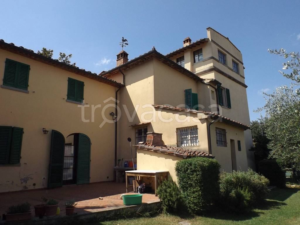 Villa in vendita a Bucine via Roma