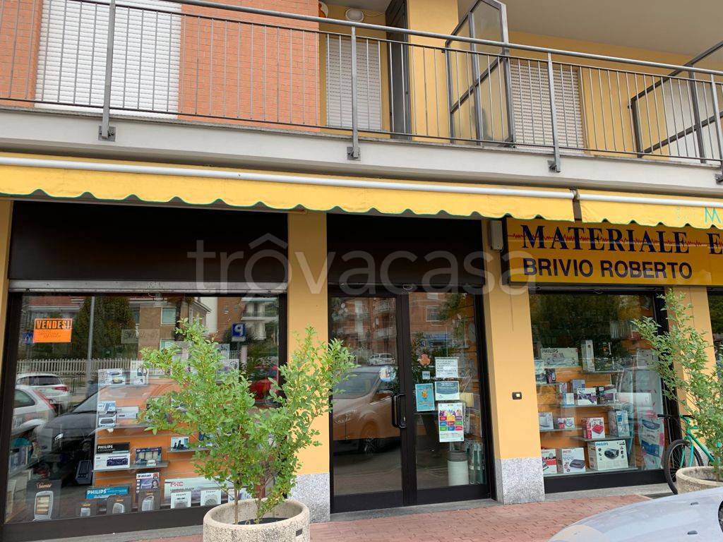 Negozio in vendita a Piossasco via Pinerolo, 141