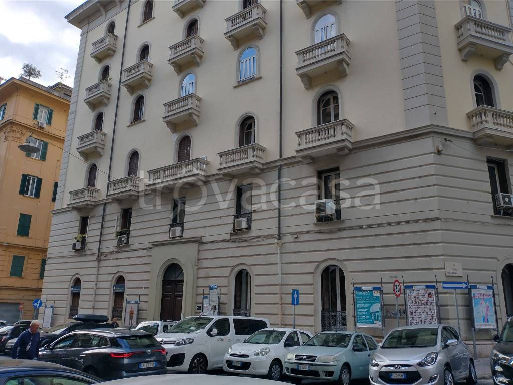 Ufficio in in affitto da privato a Napoli via Generale Giordano Orsini, 47