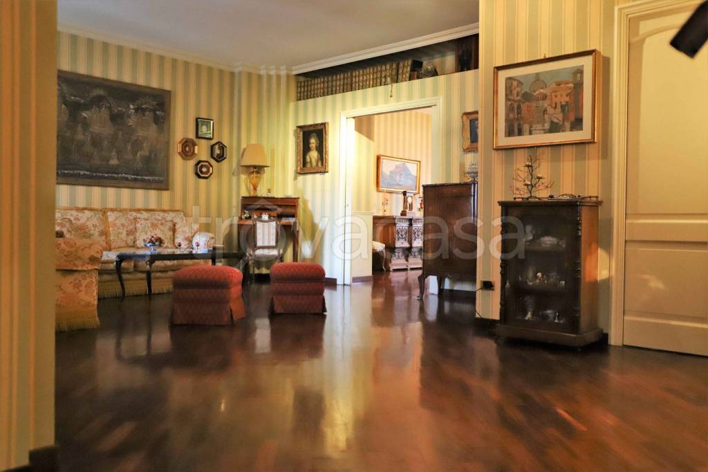 Villa in vendita a Napoli via Roma