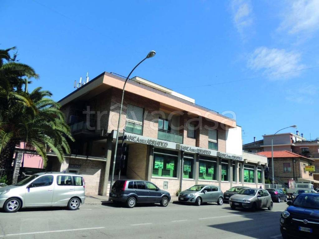 Filiale Bancaria in vendita a San Benedetto del Tronto via del mare 7