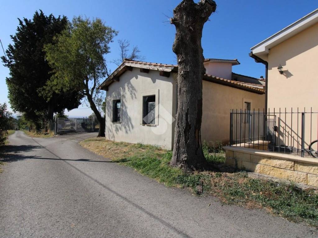 Casa Indipendente in vendita a Montopoli di Sabina via Ponte Sfondato, 73