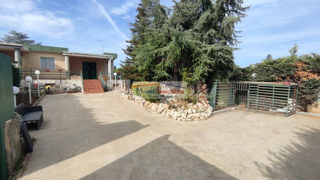 Villa a Schiera in vendita a Cassano delle Murge contrada Iazzo Nuovo