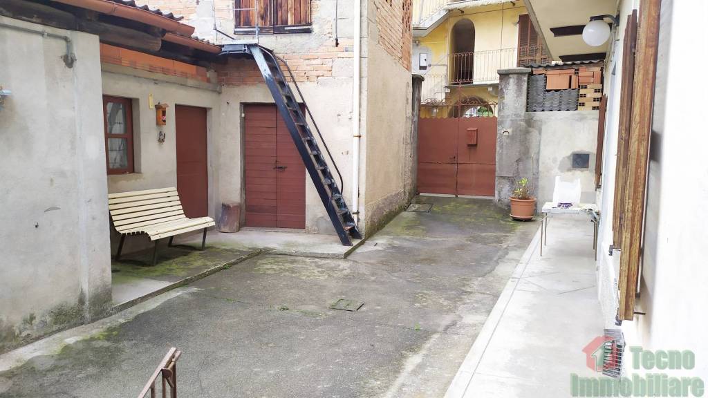 Casa Indipendente in vendita a Quarna Sotto via Vittorio Emanuele II