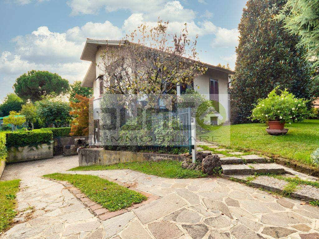 Villa in vendita a Concorezzo via Adige, 18
