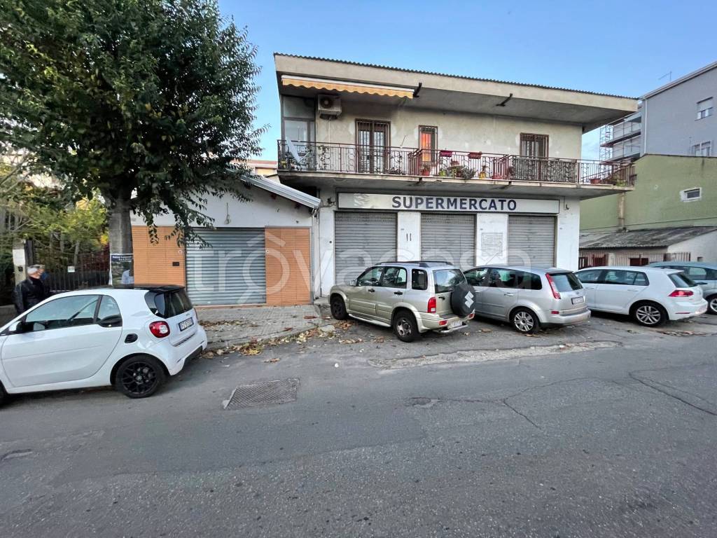 Negozio in vendita a Cosenza via Popilia, 244