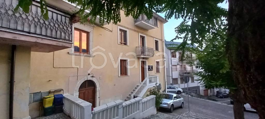 Appartamento in vendita a Castel di Sangro via Costa Calda