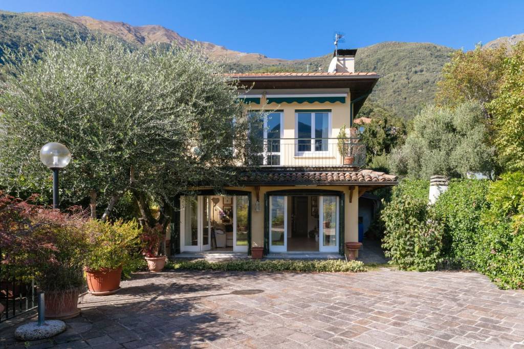 Villa in in vendita da privato a Pianello del Lario via al Porto Nuovo, 148