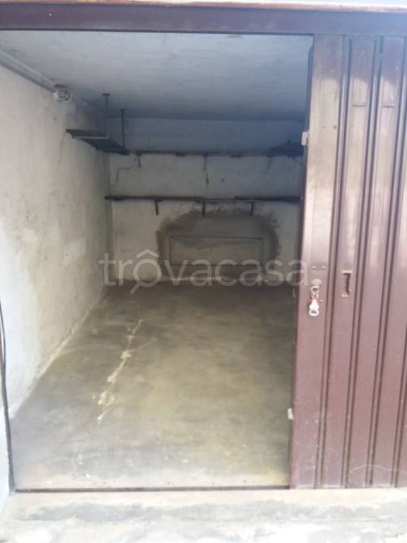 Garage in vendita a Cavenago di Brianza via Piave, 7