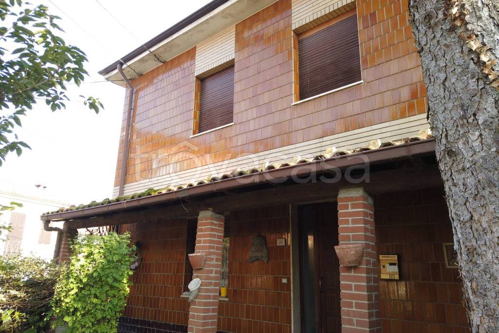 Villa in vendita a Berzano di Tortona frazione Inselmina, 26