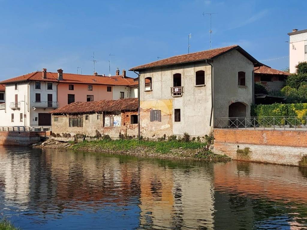 Casa Indipendente in vendita a Bernate Ticino via Isonzo, 10