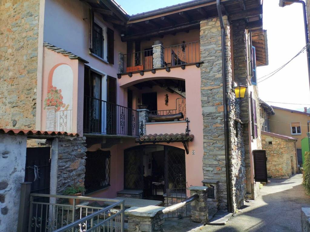 Casa Indipendente in vendita a Cuasso al Monte via Cappelletta, 6
