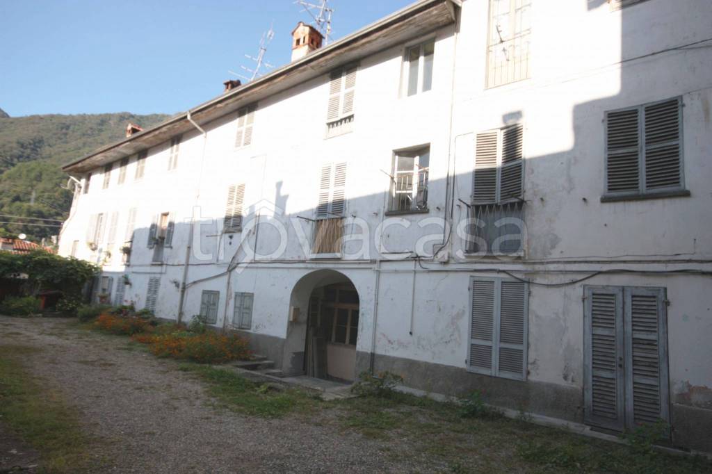 Casa Indipendente in vendita a Varallo via Fratelli De Luini, 8