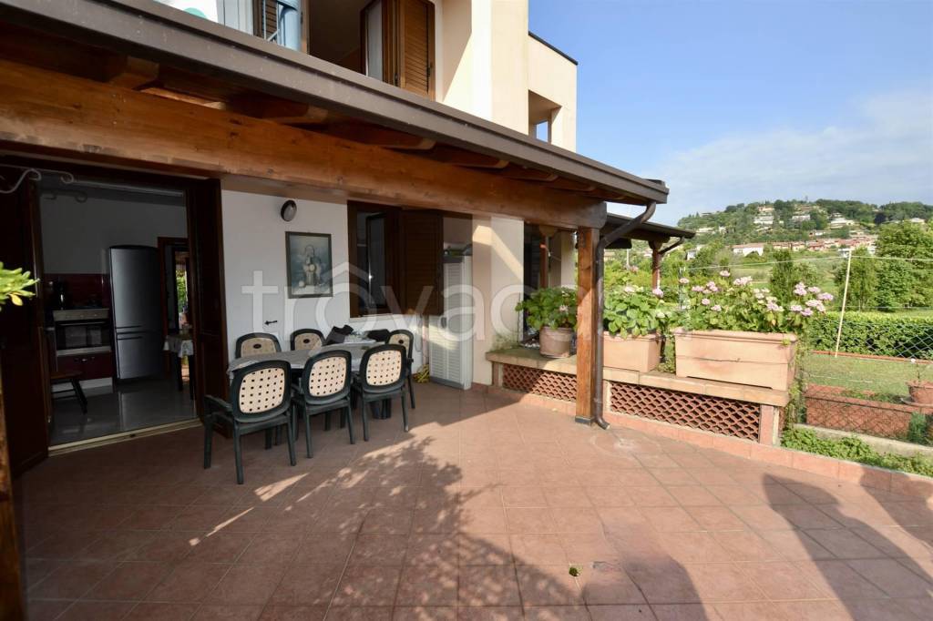 Villa a Schiera in vendita a Padenghe sul Garda via Crispi