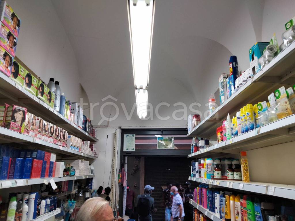 Profumeria e cosmetica in in affitto da privato a Genova via di Prè, 185R