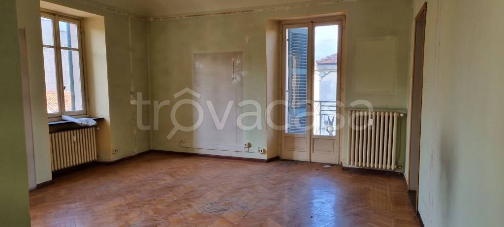 Appartamento in vendita a Cuorgnè corso Dante Alighieri, 1