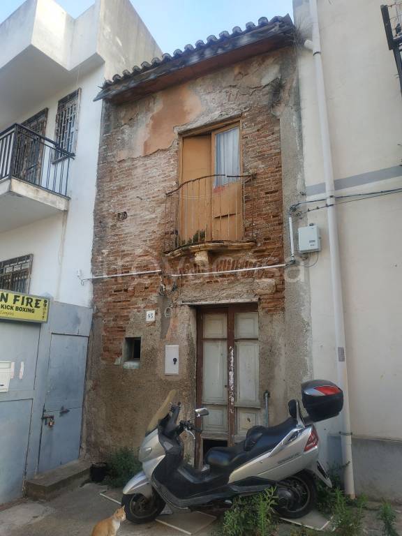 Negozio in in vendita da privato a Messina via Consolare Valeria, 93