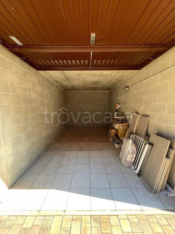 Garage in vendita a Vellezzo Bellini via Pavia, 1