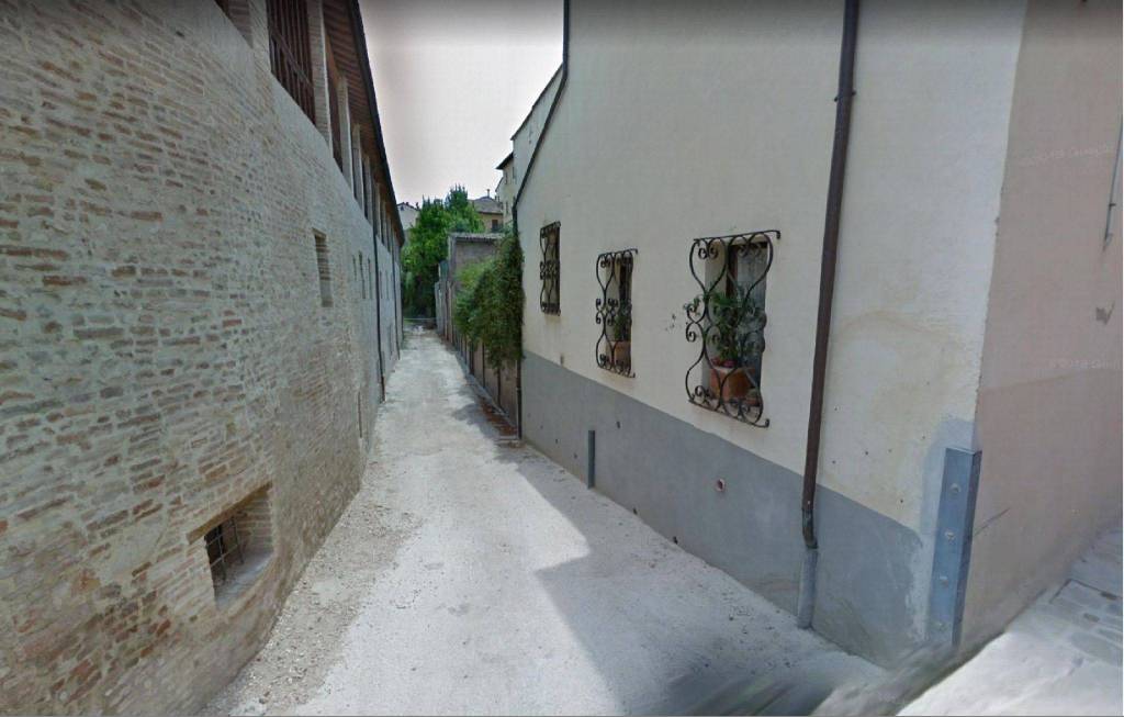 Garage in affitto a Fabriano via Madonna delle Grazie, 15