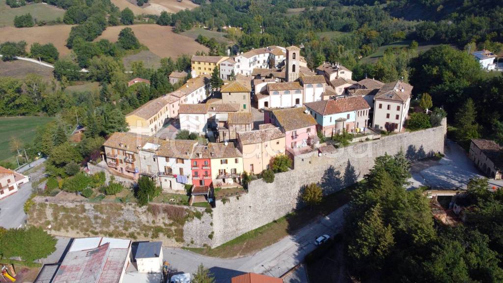 Appartamento in vendita a Camporotondo di Fiastrone via Grande Umberto, 6