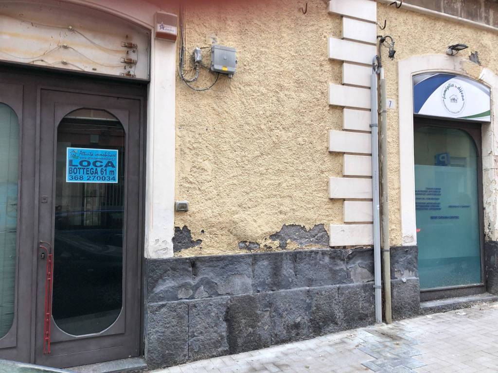 Negozio in affitto a Catania via Benedetto Guzzardi, 5