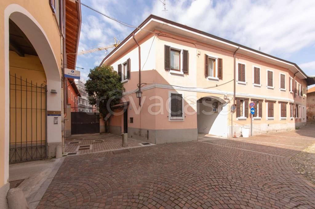 Casa Indipendente in vendita ad Arese via Sant'Anna, 19