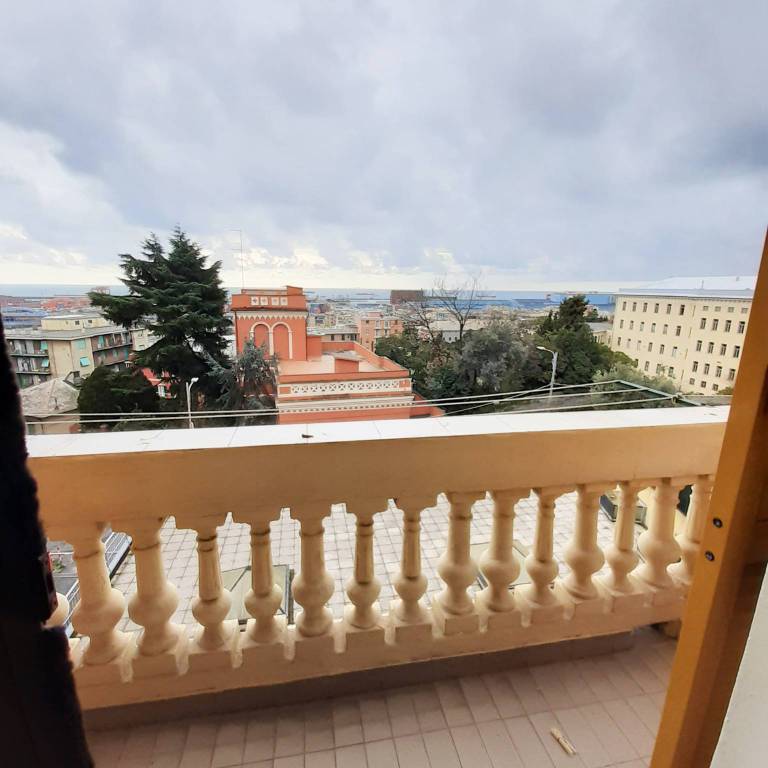 Appartamento in vendita a Genova via Coronata