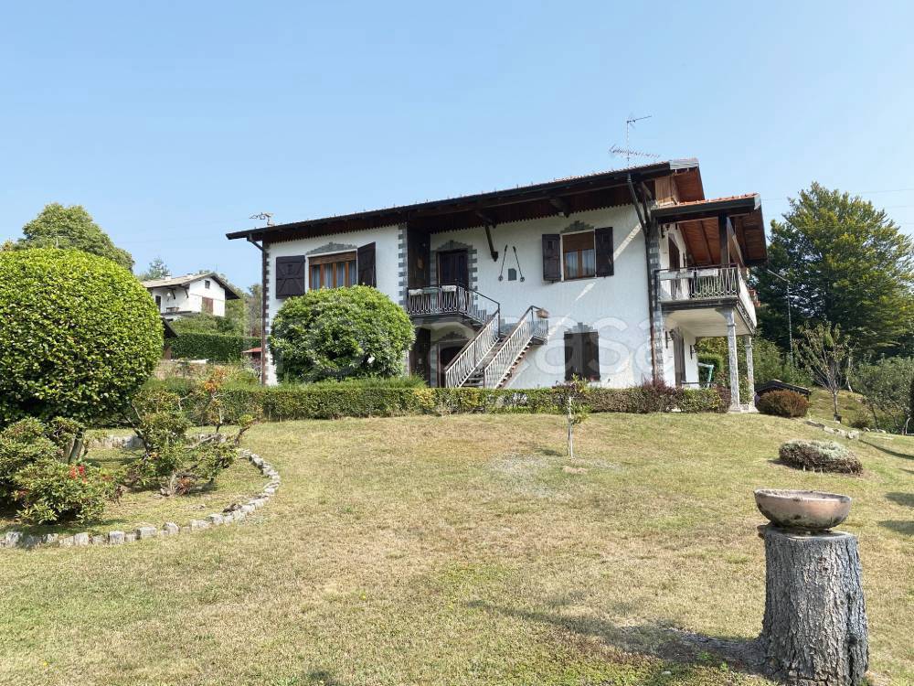 Villa Bifamiliare in vendita a Nebbiuno dorsale Poggio Radioso