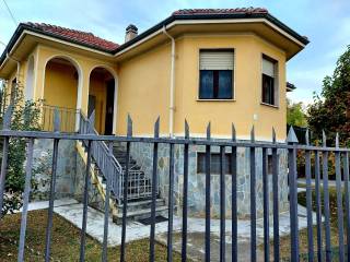 Villa in in vendita da privato a cavour via saluzzo, 48