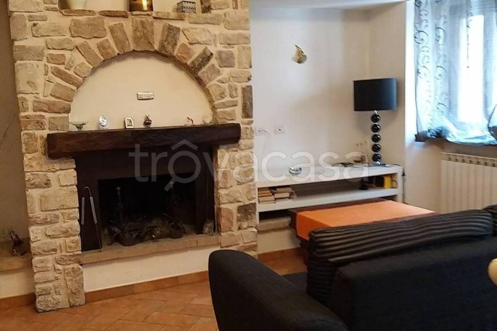 Appartamento in in vendita da privato a Monteleone di Spoleto corso Vittorio Emanuele, 16