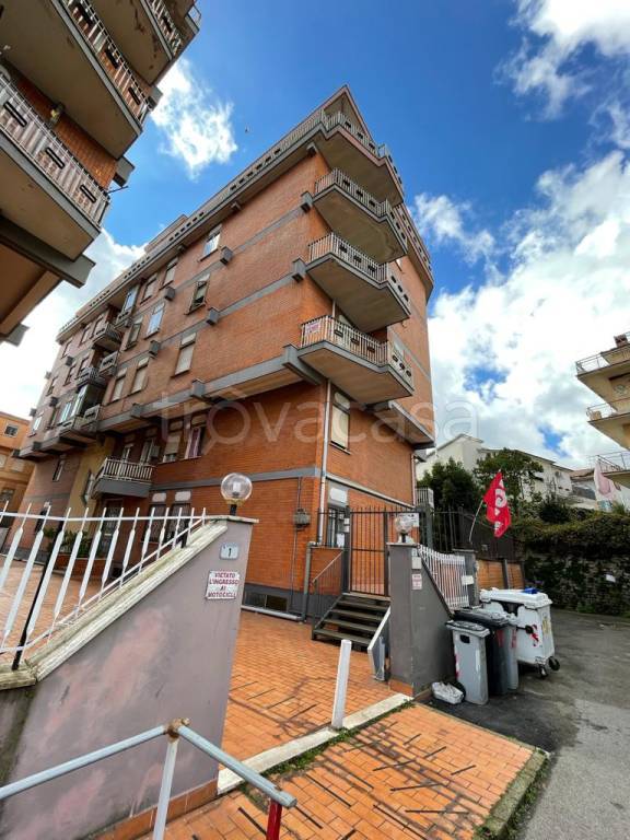 Appartamento in vendita a Ronciglione via g. Dolci