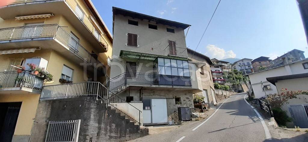 Villa a Schiera in vendita a Montagna in Valtellina via Carletti