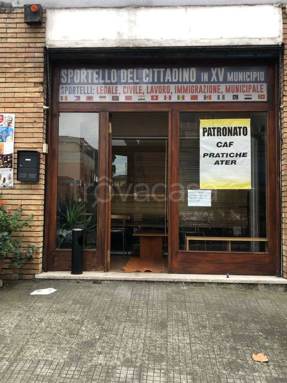 Negozio in vendita a Roma via di Grottarossa, 50