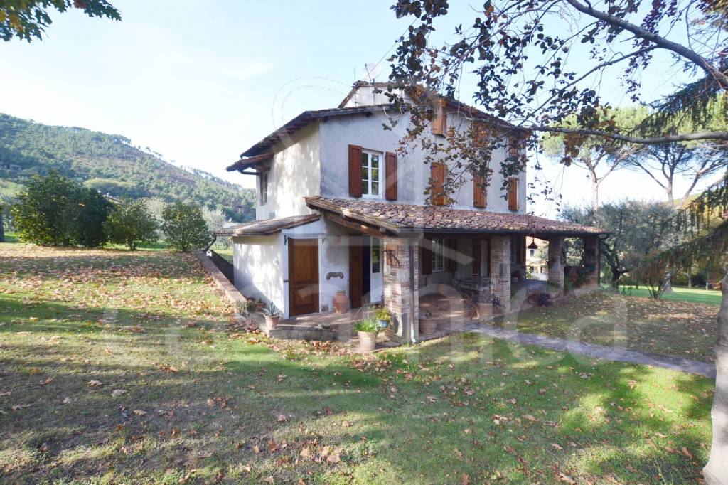 Casale in vendita a Capannori via di Sant'Andrea, 21