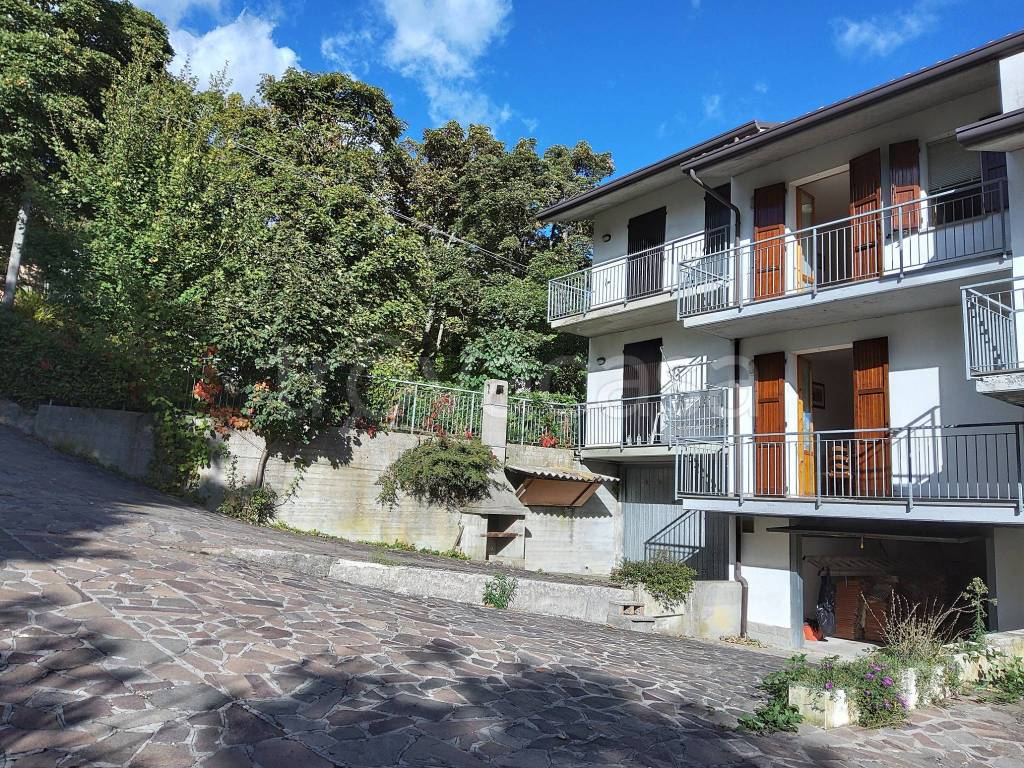 Villa a Schiera in vendita a Santa Sofia via del Monte, 2