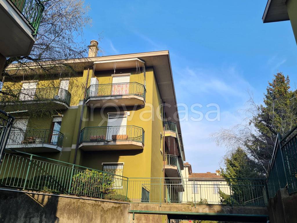 Appartamento in vendita a Presezzo via Raffaello Sanzio