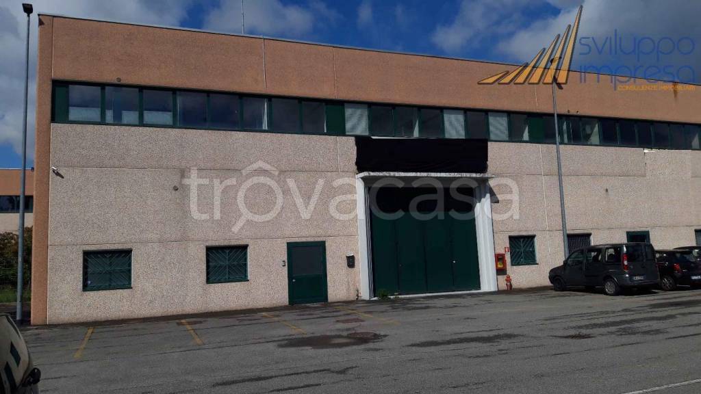 Capannone Industriale in vendita a Gessate via monza, 107