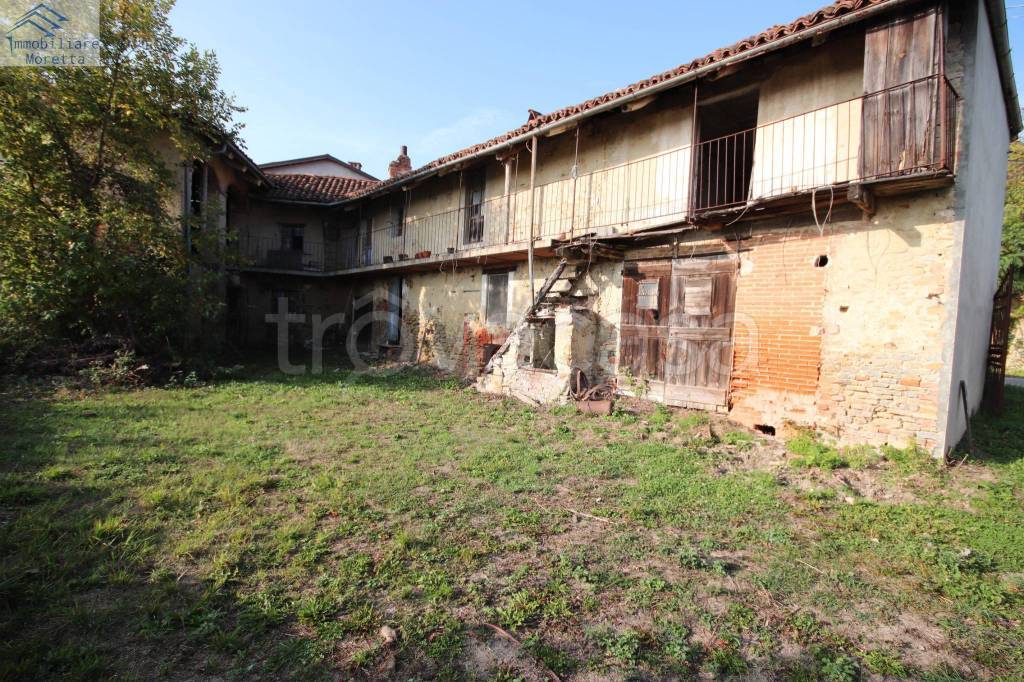Casa Indipendente in vendita a Serravalle Langhe via Provinciale
