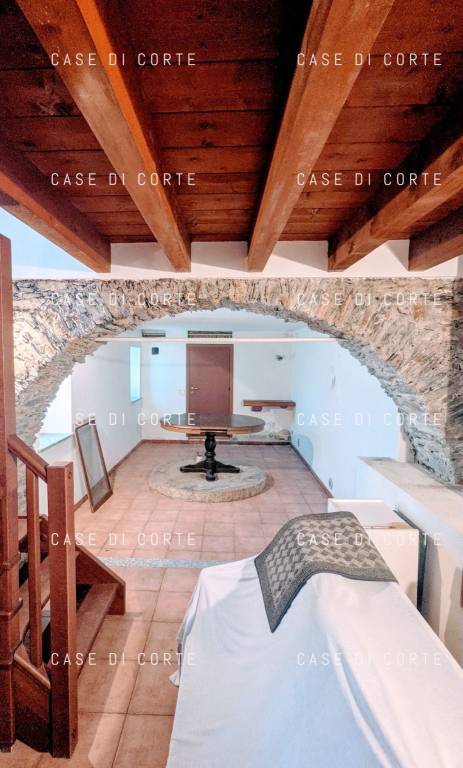 Casa Indipendente in vendita a Casanova Lerrone frazione Degna, 12