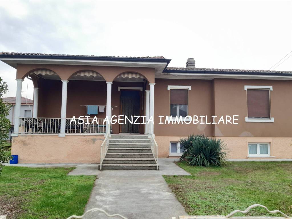 Villa in vendita a Quinzano d'Oglio via Camillo Benso di Cavour, 33