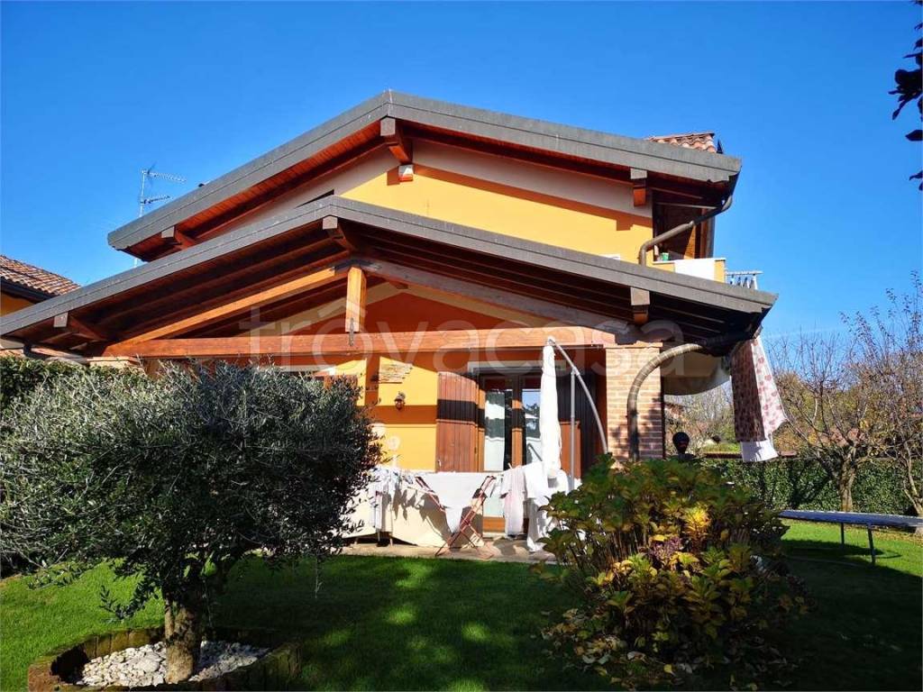 Villa in vendita a Gattico-Veruno via Comignago