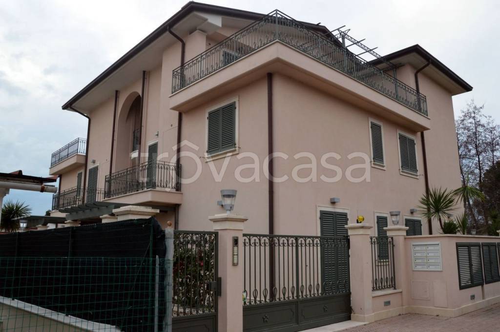Appartamento in vendita a Massa via Gorizia, 32